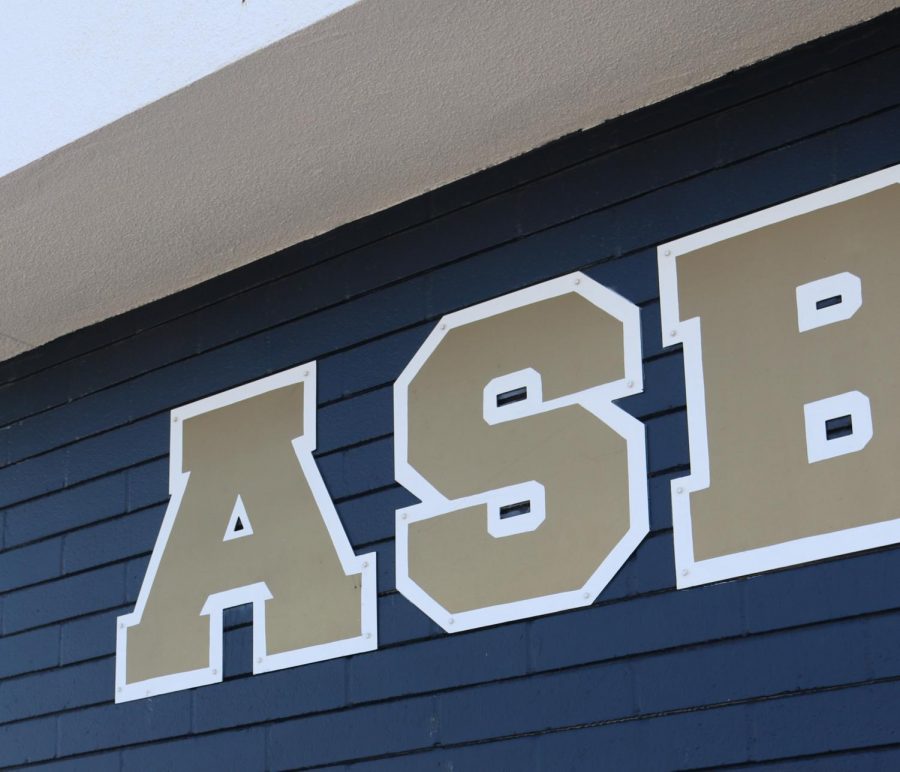 The Associated Student Body building decorated with an ASB sign in the 2017-2018 school year. Some of the first students to return to campus in the 2020-2021 school year were ASB officers like ASB Vice President and senior Sean Murphy. (Lucia Rivera)