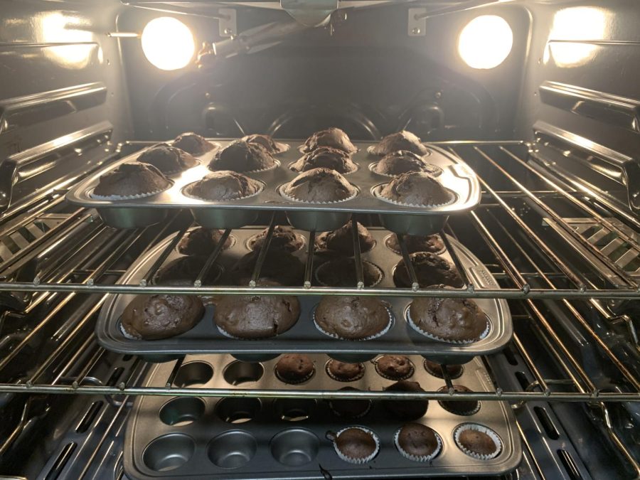 Senior+Nadia+Martinez+baked+Betty+Crocker+chocolate+muffin+mix+during+her+10+days+of+quarantine+due+to+exposure+from+COVID-19.+Martinez+slowly+watched+as+the+muffins+rose+in+the+oven.