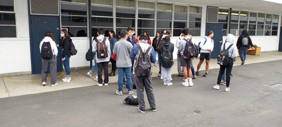 Students crowd outside room 611 while waiting for their substitute teacher. Substitute teachers are often late because they teach many different classes.