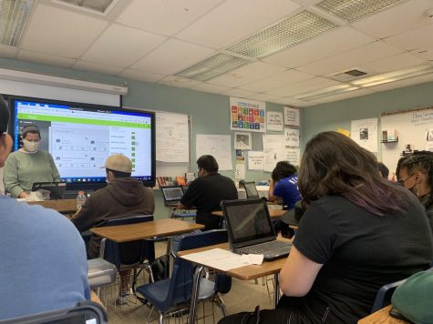 English 9 and Global Scholars teacher Gina Vattuone is taking attendance online, while students have their laptops open and ready to learn. This processes is slowed when the district WiFi malfunctions.