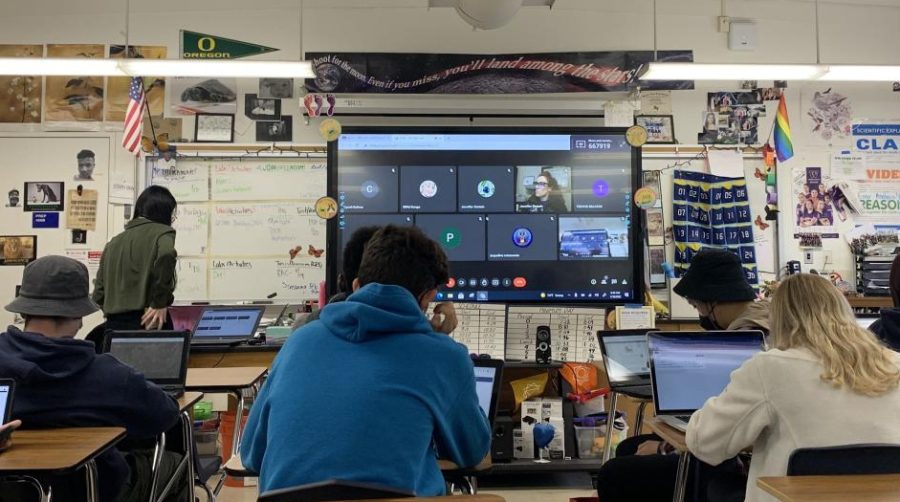 Advanced Placement (AP) Environmental Science teacher Jennifer Ekstein instructs her class from home through a Google Meets call. Ekstein along with other students in her first period had do join a Google Meets in order to participate in class activities.