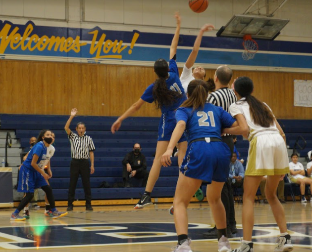 The game starts with the jump ball in which the lady barons and the lady spartans compete for the ball. The other players watch and get ready to receive the ball. 