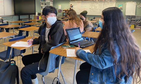 Japanese delegate Yosuke Hashimoto and Host student and freshman Katelynn Flores Alatorre hang out
in room 917. They work on homework together in the class.