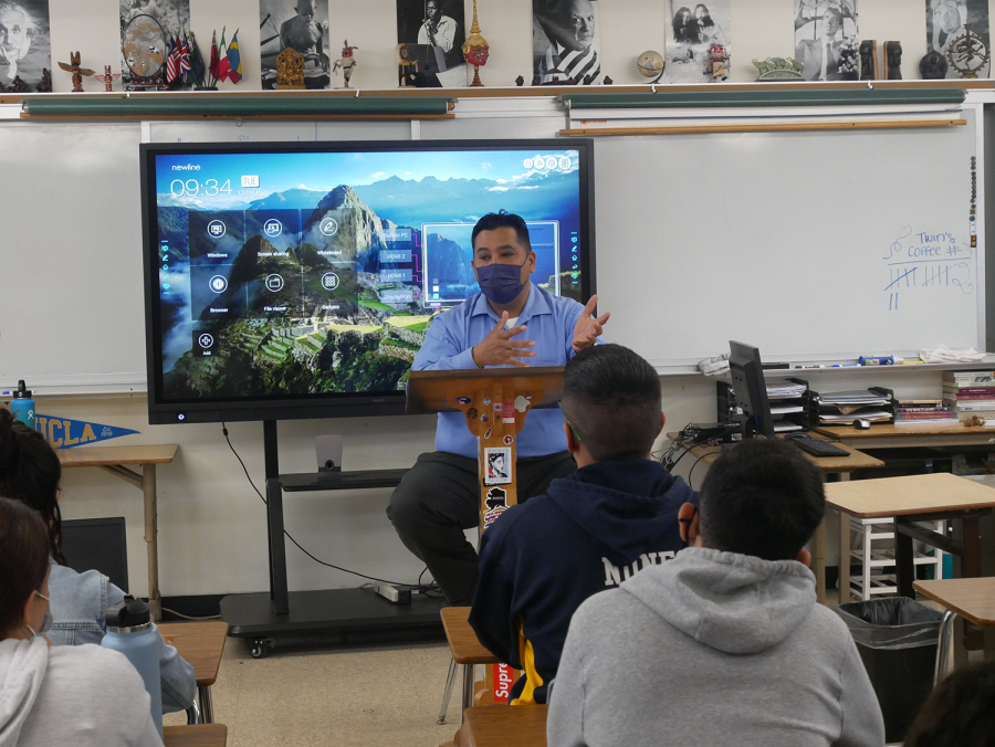On April 5, Bonita Vista Highs (BVH) Principal Roman Del Rosario, Ed.D. and and IB Coordinator Jared Phelps talked to Jose Vallejos second period IB History of the Americas class about the class of 2022s graduation. They opened the floor to a QnA about IB students graduating in white robes.