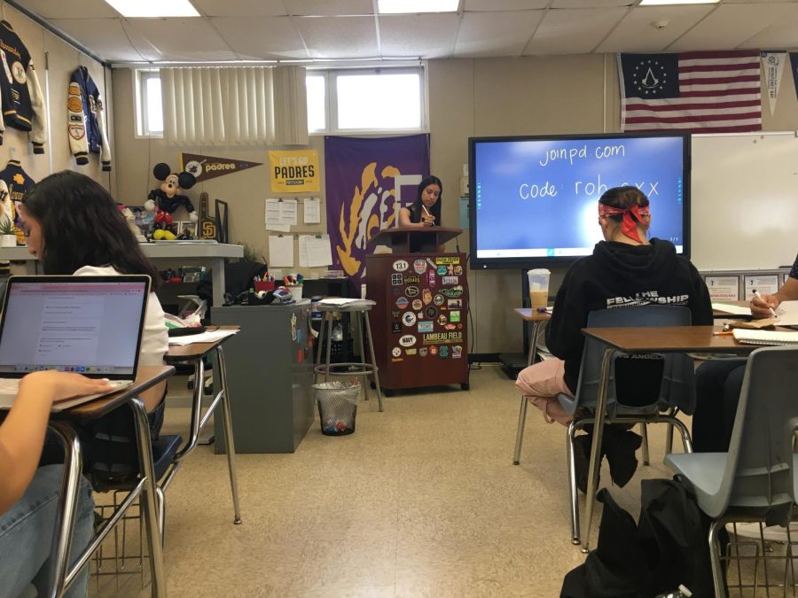 Cristina Hernandez presents one of her last lessons for her IB Math A&A class. Students worked on a Pear Deck for the first half of class where they were able to practice mathematical skills they learned the day prior.