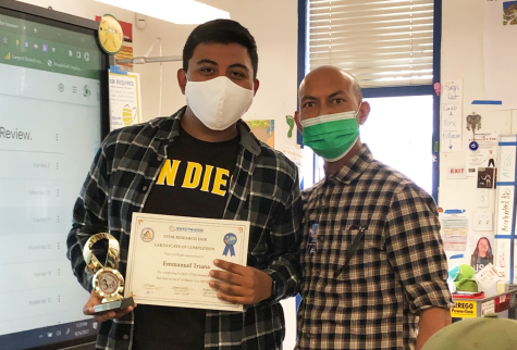 Assistant Principal Jason Josafat presents certificate to junior Emmanuel Triana in his fifth period IB Environmental Systems and Socities class. Triana place third in the Sweetwater Science fair.