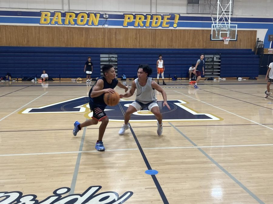 On Sept. 9 off-season varsity boys basketball practices in the Bonita Vista High gymnasium before zero period. Towards the end of practice they run interteam scrimmages.