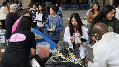On October 15th the Sweetwater Union high school district held a Magkaisa conference at Otay Ranch high school. During lunch, traditional Filipino food was catered and sponsored by Halo Halo cafe.