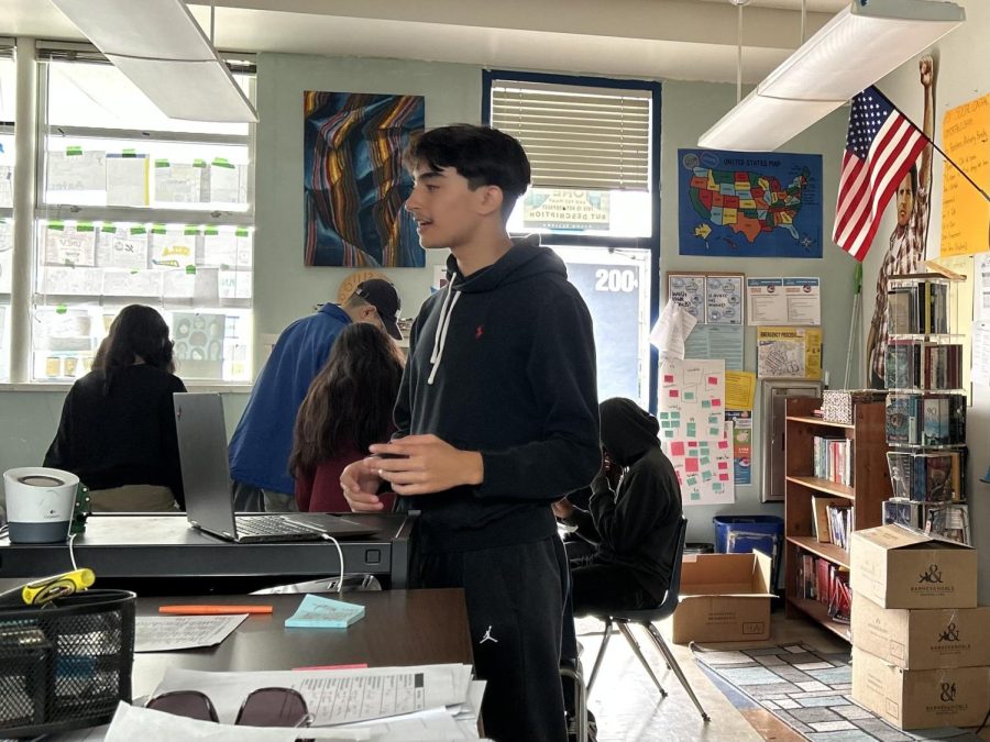 In 304 freshman Uriel Paredes presents to AVID class about the preparation he’s taking to get into college. AVID teacher Mrs.Vargas’s goal is to keep students on track to prepare their future goals for all sorts of academic institutions, primarily four year universities.