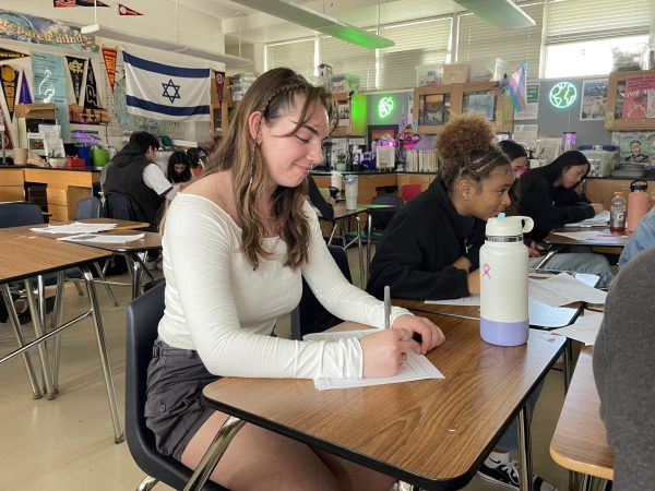 Senior Vivien Anderson is one of two valedictorians for the BVH 2023-2024
school year. Anderson is seen working in Jennifer Ekstein’s IB Environmental
Systems and Sciences class.