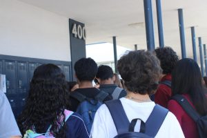 Students line up for the lunch cart located near the 400s. Carts are scattered throughout campus during lunch in order to allow accessibility due to the construction eliminating the usual lines in front of the cafeteria. 